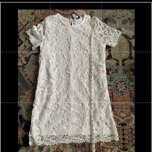 White dress - Picture 6 of 7